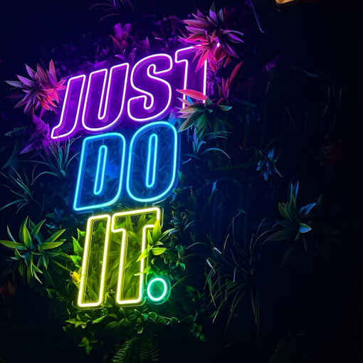 لافتة نيون"Just Do It."